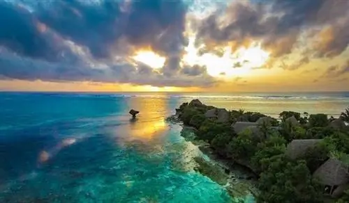 Рассвет на пляже Диани