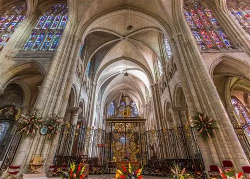 Интерьер собора Санса