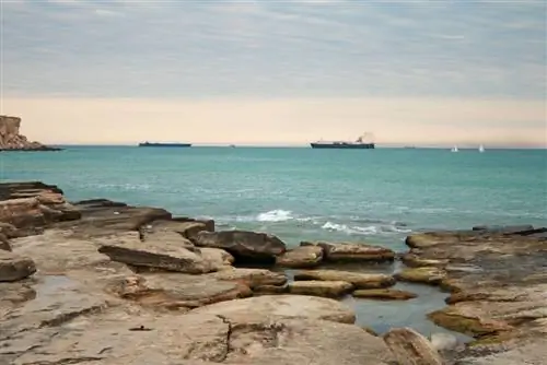 Лодки в Каспийском море, самом большом бессточном озере.