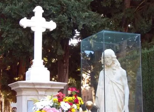Скульптура Хозяина кладбища