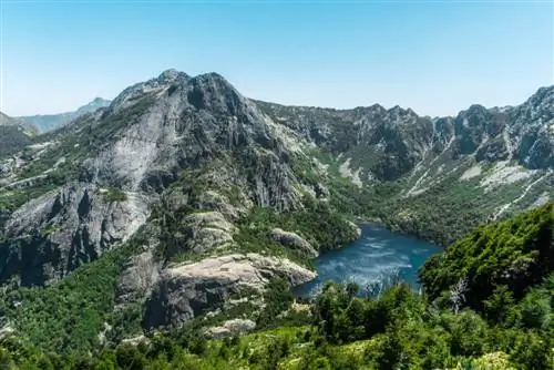 Вид на лагуну Пиркинко, одно из скрытых сокровищ Чили.