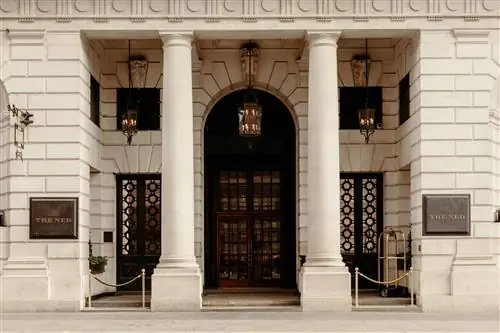 Я поехал в Лондон и так и не покинул этот отель