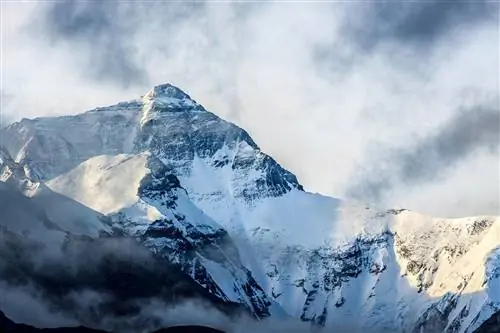 Он поднялся на Эверест в поисках потерянной камеры. Если бы его нашли, он бы переписал историю