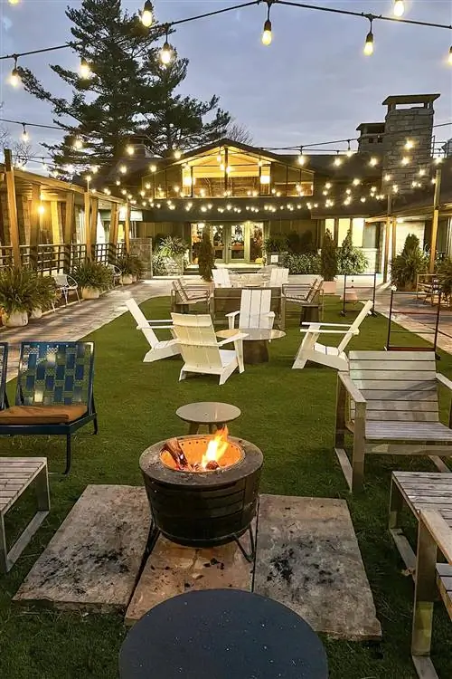 Rachael Levitt_Skyline Courtyard