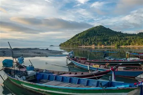 тайский пляжный катер