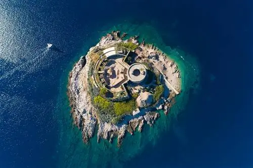 Думаете, отдых на острове звучит весело? Не обязательно в этих 10 местах