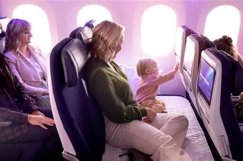 2-AirNZ-FACE_Skycouch_With-talent-обрезанный