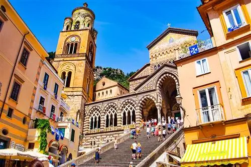 2-PROSOFVISITINGALMAFICOAST-shutterstock_2216507087