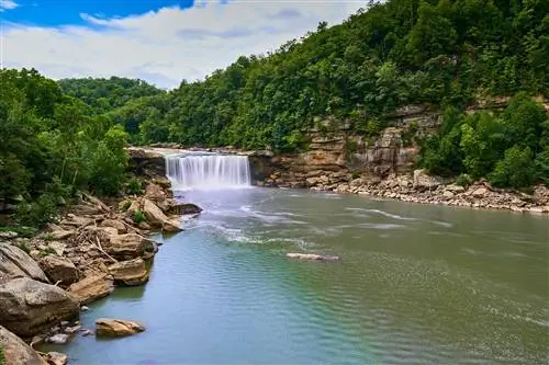 10 потрясающих водопадов в США, куда стоит сходить