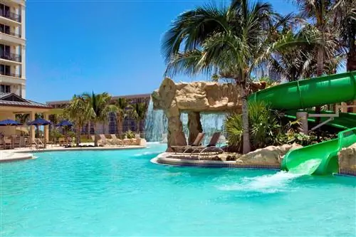 Я не умею плавать. Поэтому я подписался на все водные развлечения во Флориде