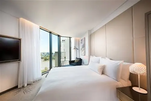 wesBNEWIgr-277625-King River View Guest Room-High