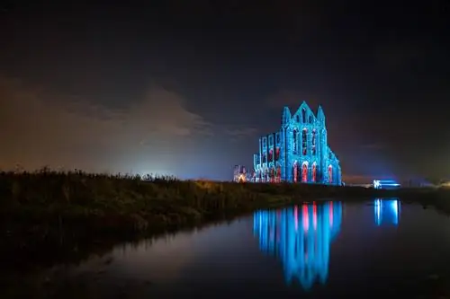 В одном городе живет 1000 призраков. Другой ползает с вампирами