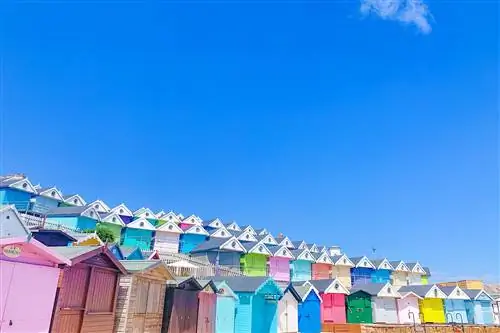 Почему британцы так одержимы этими крошечными пляжными сараями?