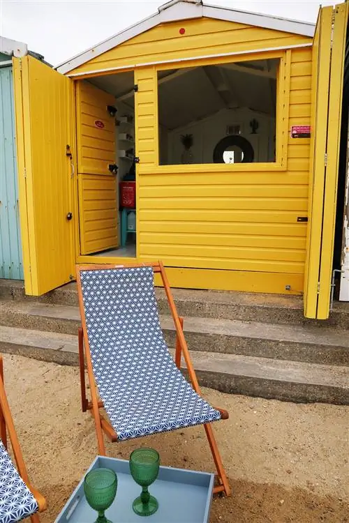 желтая хижина