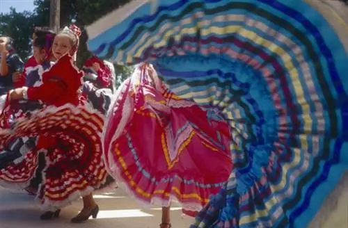 Танцоры Fiesta в Санта-Фе