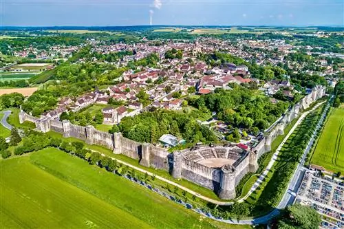 11 живописных французских деревень, до которых можно быстро добраться из Парижа