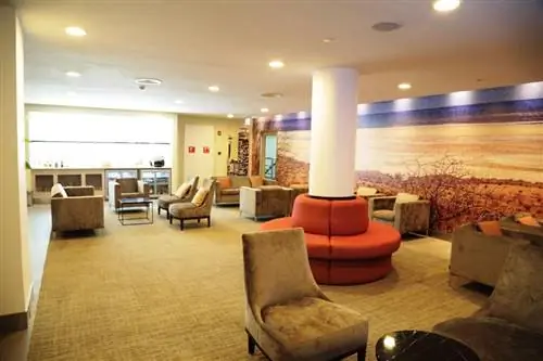 бездельничать