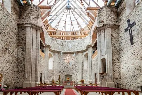 Как маленький сказочный городок перестроился из трагедии в деревню возможностей