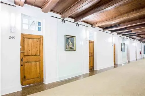 Hall-Le Monastere des Augustines