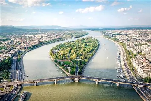 10 маленьких островов, плавающих посреди крупных городов