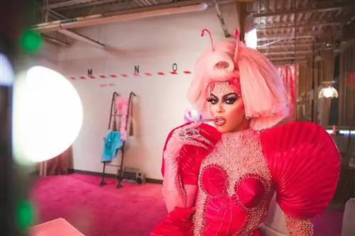 Королевы на карантине: две дрэг-легенды о том, как поддержать квир-сообщества прямо сейчас