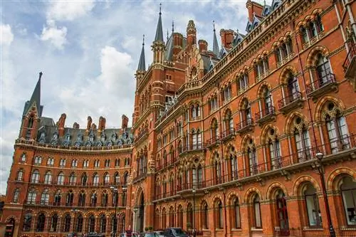 _SpiceGirlsTourOfEurope__StPancrasRenaissanceLondonHotel_shutterstock_465649985