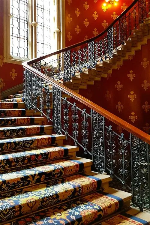 _SpiceGirlsTourOfEurope__StairsOfStPancrasRenaissanceHotel_shutterstock_756709177