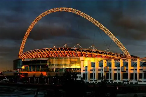 _SpiceGirlsTourOfEurope__WemblyStadium_shutterstock_2698953