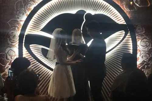 Я присутствовал на свадьбе в часовне Taco Bell в Вегасе, и это было прекрасно