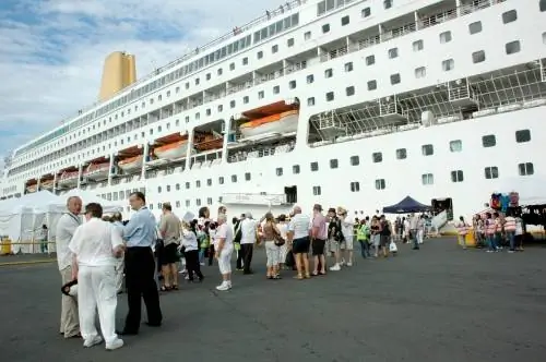 Круизный лайнер British World Cruise Ship Oriana прибыл в Манилу