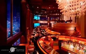 Вечеринка в баре New Asia Bar – чудесная ночная жизнь Сингапура