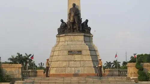 Памятник Ризалу в Лунете