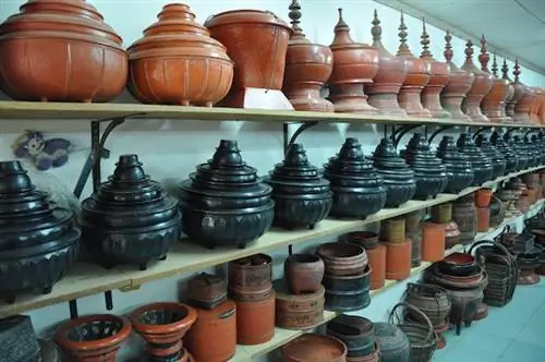 Старые и новые лаковые изделия в галерее