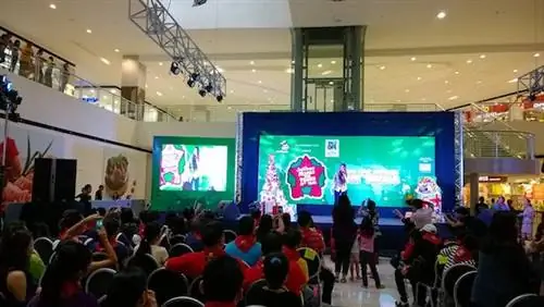 Моризетт Амон выступает на мероприятии Jollibee Maaga ang Pasko Mindanao Launch