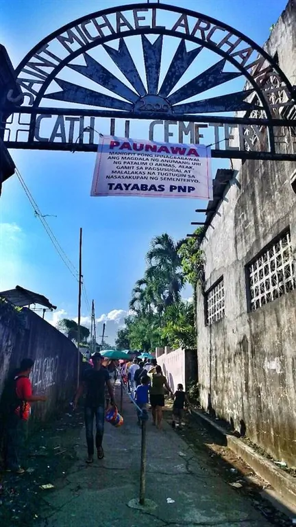 Вход на католическое кладбище Таябас