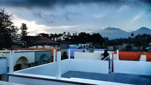 На вершине Разноцветного мавзолея