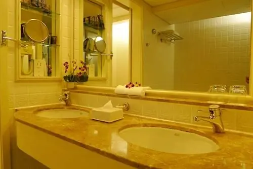 Внутри туалета