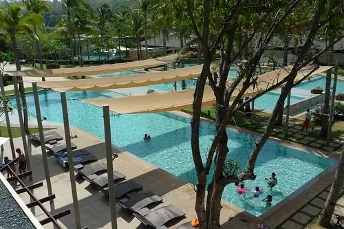 Бассейн в бухте Анвая