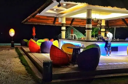 Пляжный бар в курортном отеле South Palms Beach Resort