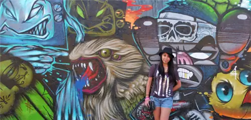 Перед уличным искусством