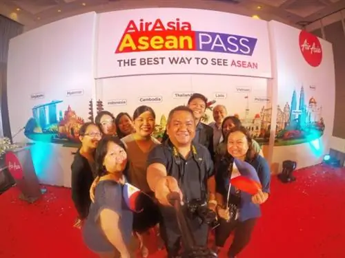 Делегация СМИ из Филиппин с Атти Джозефиной Джой Д. Канебой, генеральным директором AirAsia Philippines