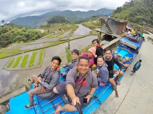 Топливная погрузка из Банауэ Побпласьон в Бангаан.