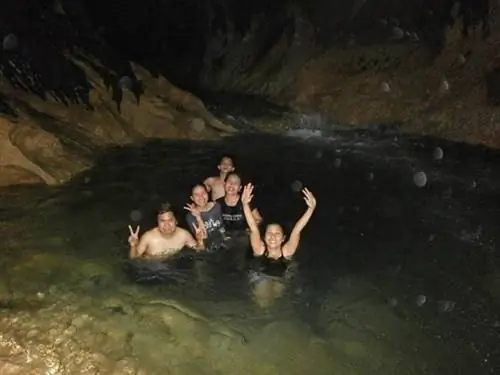 Холодное джакузи в пещере Тунгтонг.