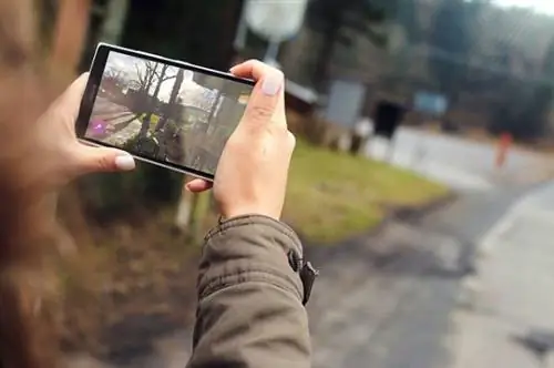 Мгновенно делитесь своими фотографиями через Facebook, Twitter и Instagram.