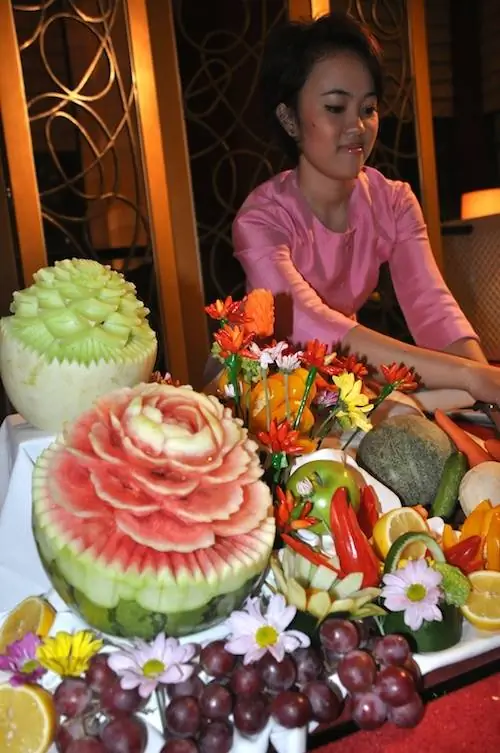 Искусство тайской резьбы по фруктам