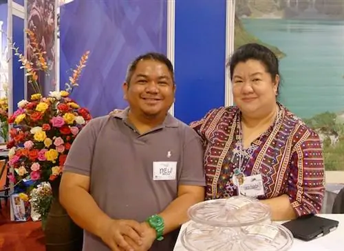 Мело Вильяреал с помощником директора DOT региона 3 Леоной Непомучено