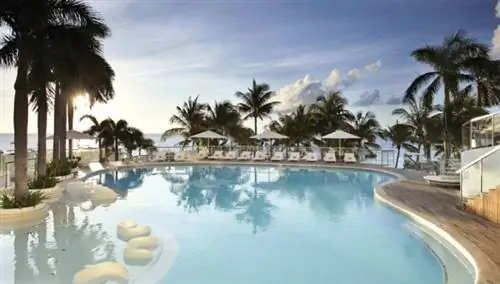 Бесконечный бассейн Movenpick Cebu