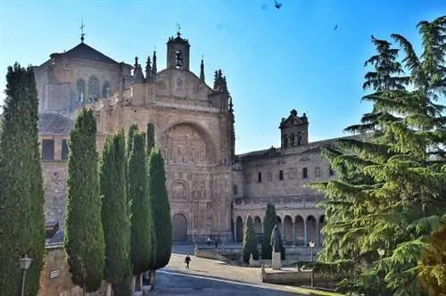 Монастырь Святого Стефана на площади Пласа-дель-Кончилио-де-Тренто