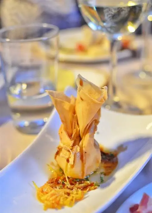 Bolsita de Foie y Queso de Cabra con Cebolla Caramelizada