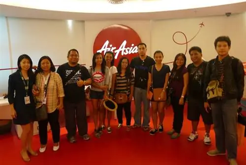 Блоггеры Pinoy Travel в главном офисе AirAsia в Куала-Лумпуре, Малайзия